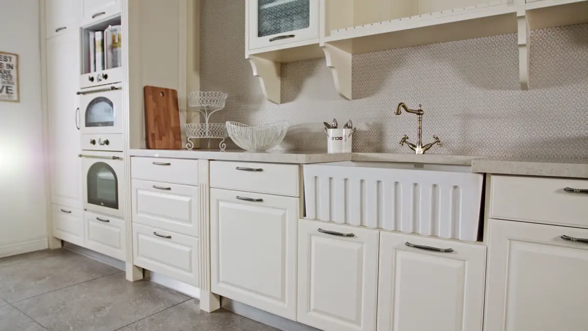 White shaker style cabinets with a smooth painted finish